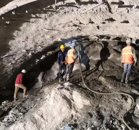 坡心镇拱顶带模注浆料的施工流程及注意事项